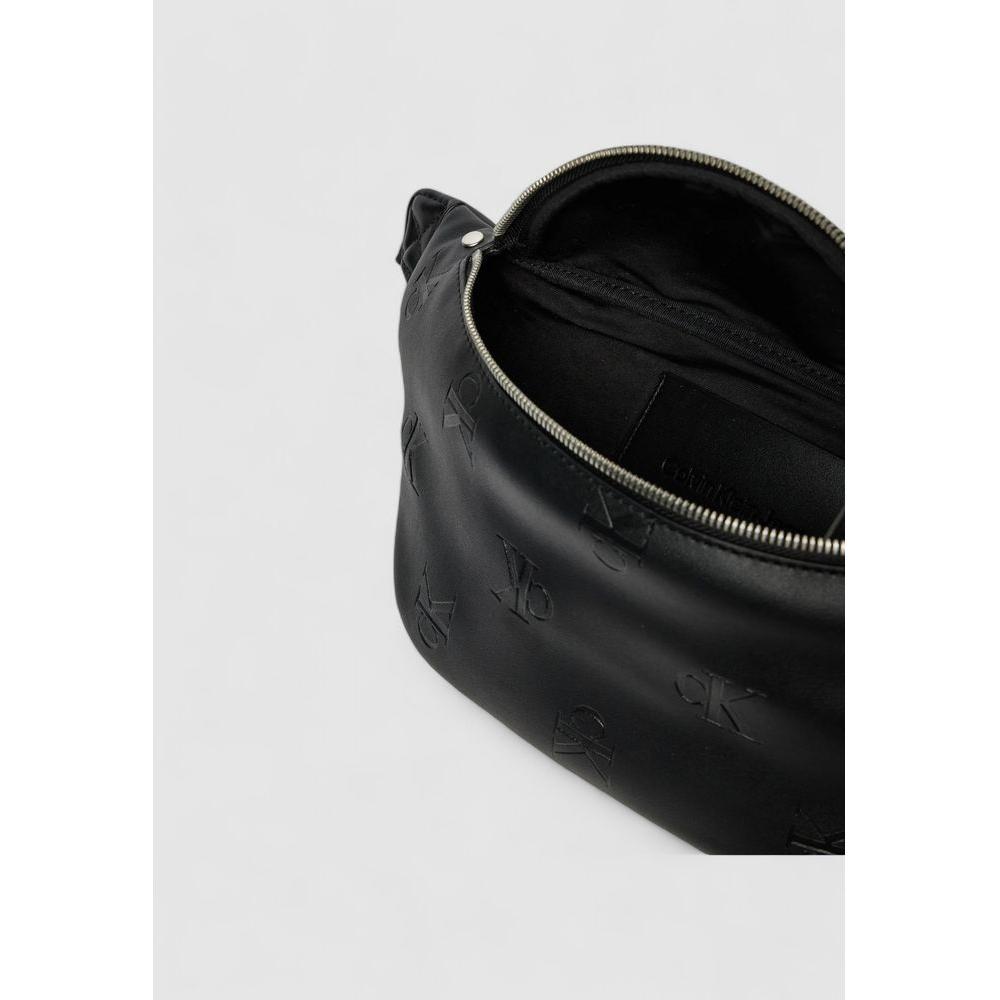 Calvin Klein black polyethylene bag for men, fall/winter collection, featuring a durable 100% polyurethane composition and sleek design.