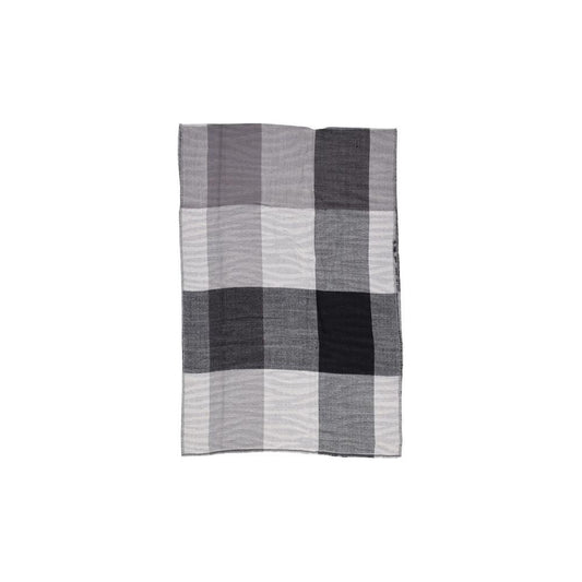 Pieces black recycled polyester scarf with checkered pattern, made from 50% recycled polyester and 50% acrylic, eco-friendly and chic.