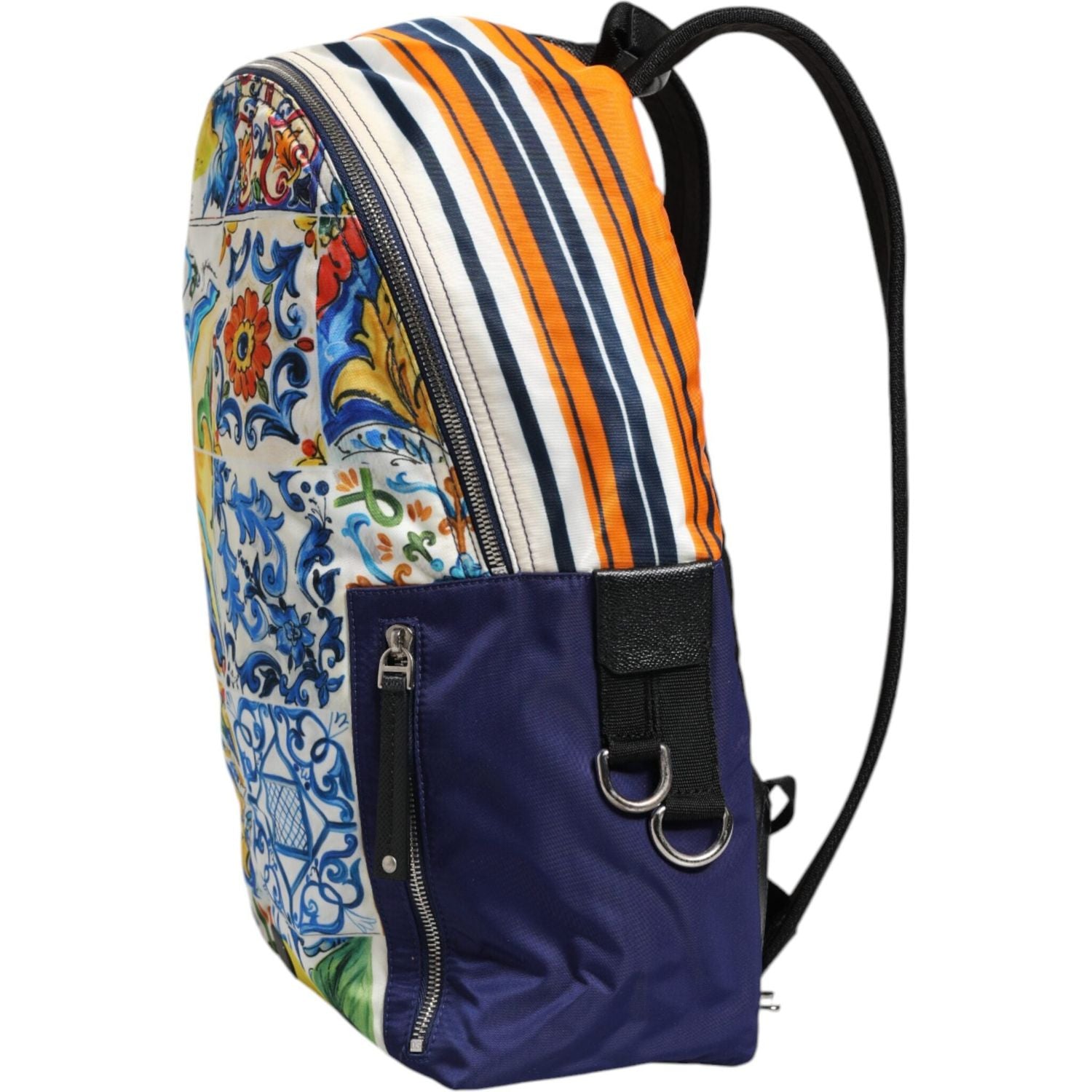 Front view with bag zipped and handles upright.
