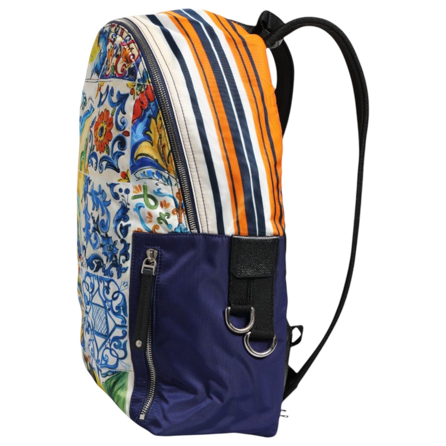Front view with bag zipped and handles upright.