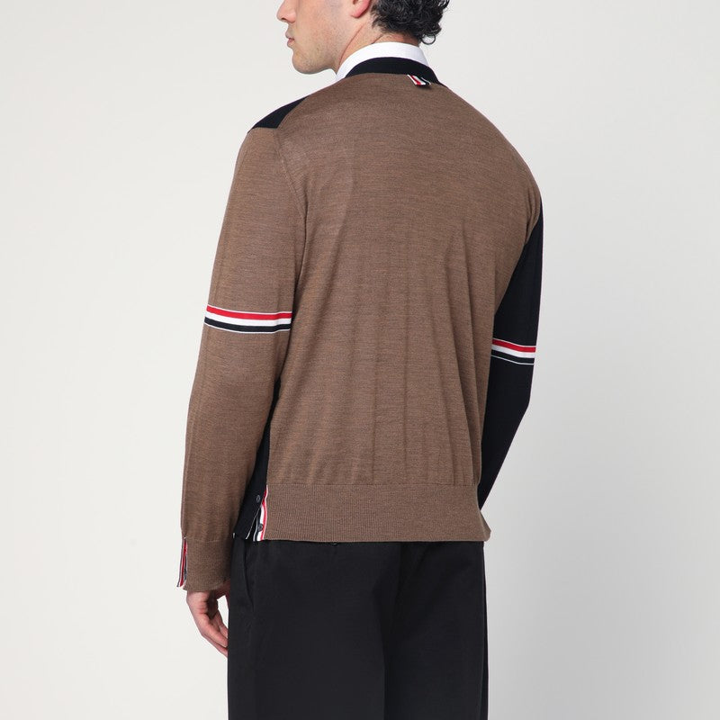 Front view with bag zipped and handles upright.